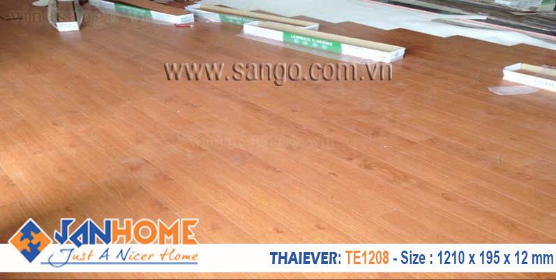 Thi công sàn gỗ Thai Ever TE1208 cho nhà hàng Nhật Bản tại Hà Nội 